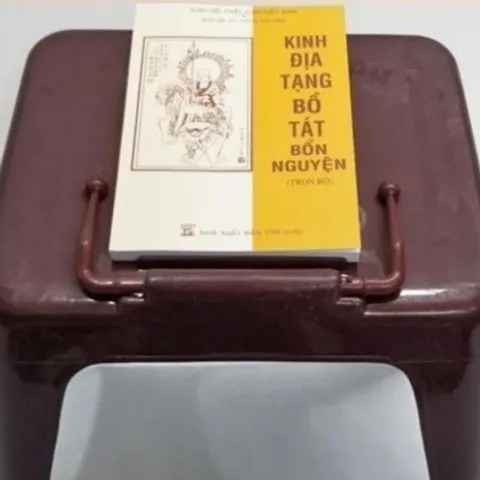 Kệ Kinh Sách Nhựa Mầu Vàng, Loại 4 Chân CAO CẤP - Kệ tụng kinh loại 4 chân nhựa đặc biệt CAO CẤP 841781