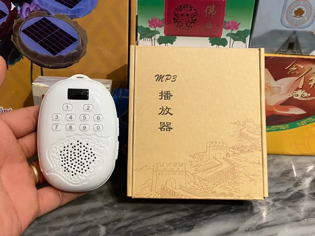 Máy niệm Phật đeo cổ Lá Bồ Đề kèm cốc sạc (có khe cắm thẻ nhớ) - Từ 10 có Giá Sỉ