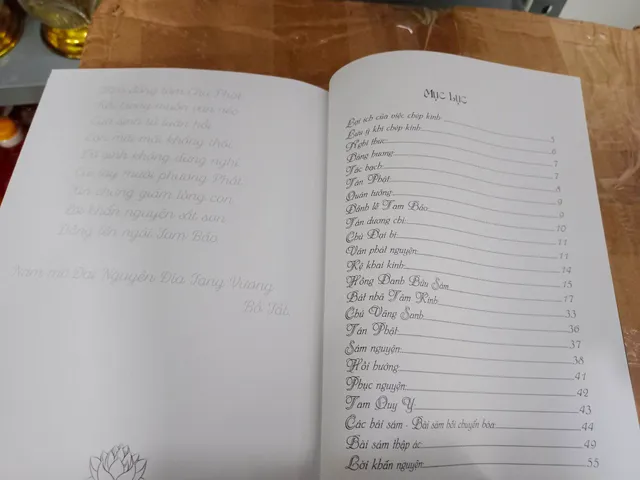 Vở chép kinh in mờ Hồng Danh Sám hối