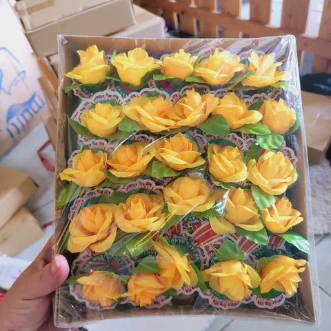 HỘP 50 CÁI HOA HỒNG CÀI ÁO LỄ VU LAN BÁO HIẾU CÓ 4 MÀU