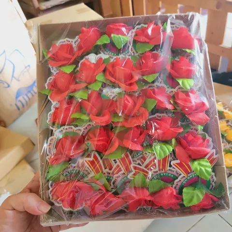 HỘP 50 CÁI HOA HỒNG CÀI ÁO LỄ VU LAN BÁO HIẾU CÓ 4 MÀU