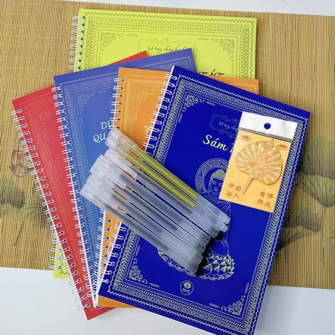 Combo 5 vở chép kinh địa tạng + Chú Đại Bi + Sám Hối + Dược Sư + Vu Lan Báo Hiếu in mờ chữ to dễ chép [Tặng 5 bút đen và 2 bút vàng kèm lá bồ đề]- Tâm An