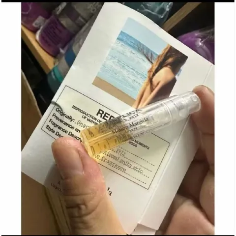 [vial 1.2ml beach walk] một mùi hương mùa hè nổi tiếng, gợi lên cảm giác đi dạo trên bãi biển đầy nắng