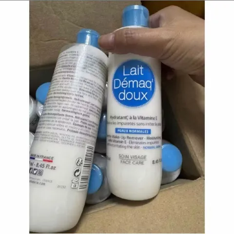 XÁ KHO MÂU CŨ HSD 6 THÁNG MỞ NẮP sữa tẩy trang Lait Démaq Doux 250ml có chứa Vitamin E giú...