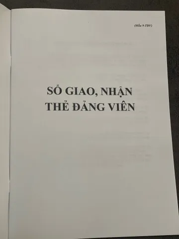 SỔ GIAO NHẬN THẺ ĐẢNG VIÊN SÁCH CHÍNH GỐC