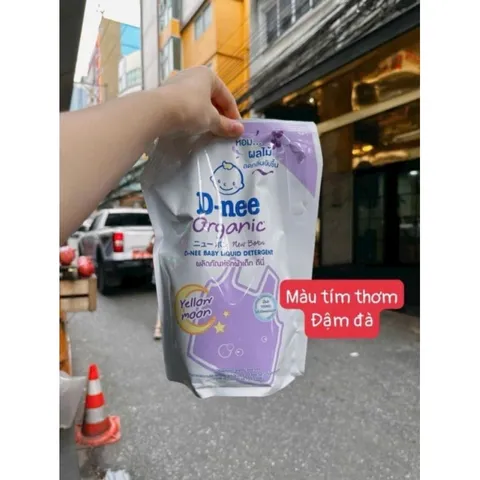 NƯỚC GIẶT DNEE LOẠI TÚI 1400ML - Hương thơm nhẹ nhàng mát dịu giúp quần áo bé yêu luôn thơm tho cả ngày.
