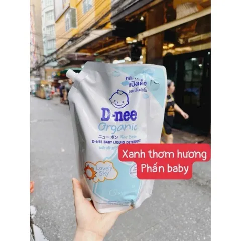 NƯỚC GIẶT DNEE LOẠI TÚI 1400ML - Hương thơm nhẹ nhàng mát dịu giúp quần áo bé yêu luôn thơm tho cả ngày.