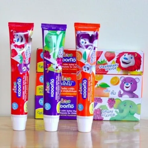 KEM ĐÁNH RĂNG TRẺ EM KODOMO 45g  - Vệ sinh răng miệng, bảo vệ men răng, hương vị thơm ngon, an toàn cho bé yêu