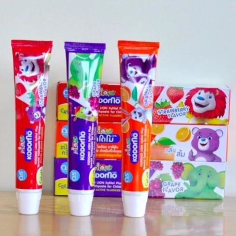 KEM ĐÁNH RĂNG TRẺ EM KODOMO 45g  - Vệ sinh răng miệng, bảo vệ men răng, hương vị thơm ngon, an toàn cho bé yêu