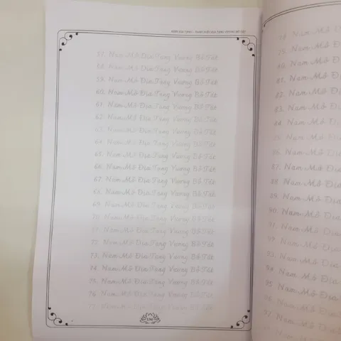 GIEO DUYÊN 10 QUYỂN  Vở Chép Kinh Địa Tạng Bồ Tát Bổn Nguyện In Chữ Mờ khổ to A4 cực đẹp