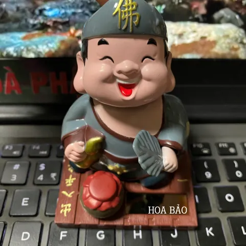 Tượng Tế Công gật đầu cầm quạt May Mắn, Bình An dùng năng lượng