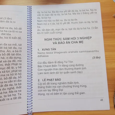 Sổ tay kinh tụng hằng ngày của đức Bổn Sư Thích Ca Mâu Ni dành cho Phật tử tại gia cực hay