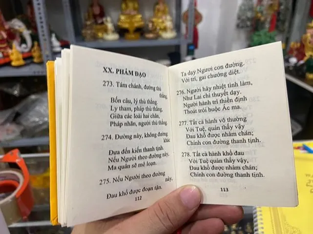 Kinh Pháp Cú size mini cầm tay bìa vàng cực đẹp