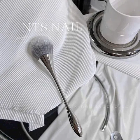 Cọ chổi phủi móng cao cấp cán dài sang xịn đa năng nhiều màu HO.T