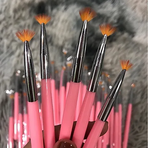 Cọ quạt xoè rắc nhũ, chải ombre đa năng thiết yếu ngành nail