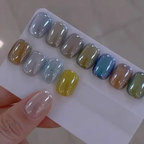 Tráng gương cực quang trong hiệu ứng siêu bóng loáng tạo kiểu tráng gương nail cực HOT