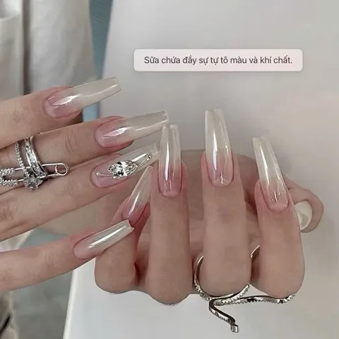 Tráng gương cực quang trong hiệu ứng siêu bóng loáng tạo kiểu tráng gương nail cực HOT