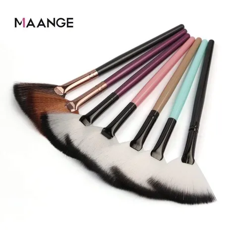 Cọ phủi móng hình quạt siêu xinh gọn nhẹ ngành nail