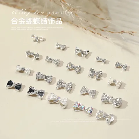 Set cham nơ bạc gắn đá đính móng siêu sáng đẹp