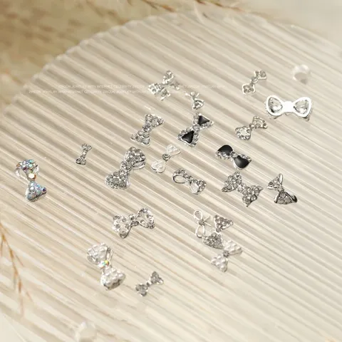 Set cham nơ bạc gắn đá đính móng siêu sáng đẹp