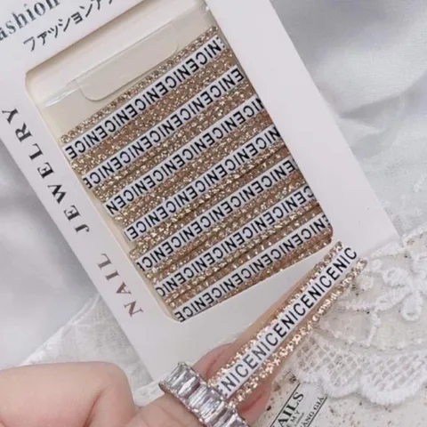 Đá viền xích đá trang trí tạo kiểu móng siêu nhanh siêu đẹp các mẫu HOT nhất