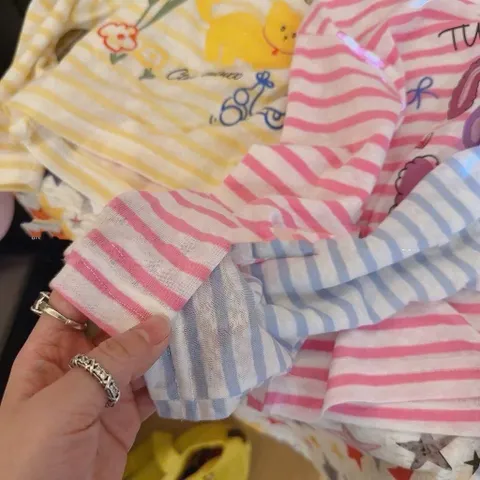 Áo thu dài tay cotton mềm mại kẻ ngang cá tính cho bé gái 9-26kg