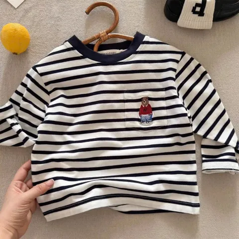 Áo thun bé trai, áo cotton dài tay túi ngực thêu gấu cho bé 8-24kg