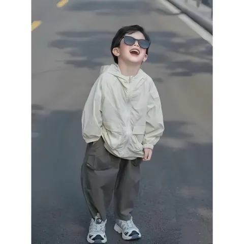 Áo khoác nhẹ, áo khoác gió tone màu nâu Hàn Quốc cho bé trai 8-27kg