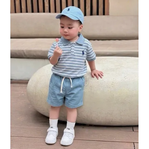 Hàng loại 1-  Quần áo bé trai, set áo polo kẻ xanh thêu ngựa quần short kaki TẶNG KÈM mũ cho bé 8-24kg