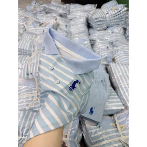 Hàng loại 1-  Quần áo bé trai, set áo polo kẻ xanh thêu ngựa quần short kaki TẶNG KÈM mũ cho bé 8-24kg