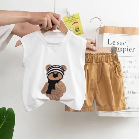 Bộ quần áo bé trai, set bộ áo cotton tay hến họa tiết thêu đắp chú Gấu quàng khăn kèm quần short siêu dễ thương cho bé
