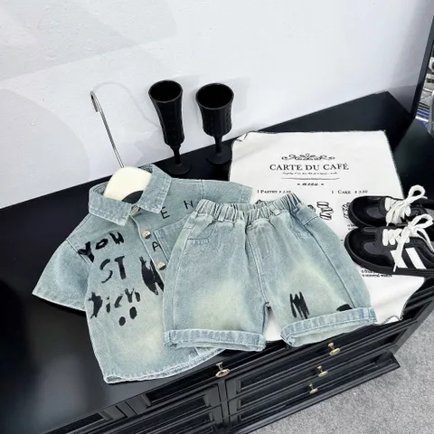 Quần áo bé trai, set bộ áo sơ mi Jean chữ kèm quần Short cho bé 10-30kg