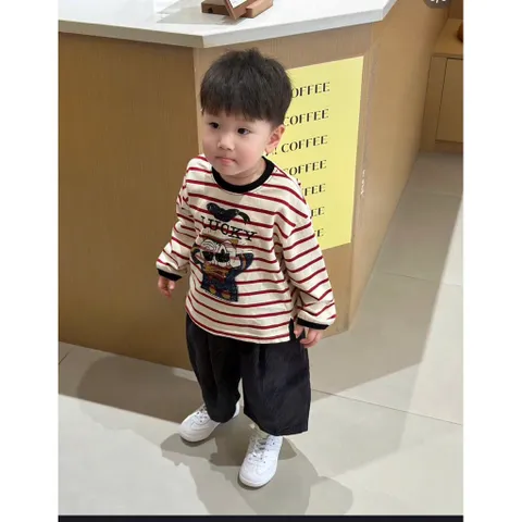 Set áo thun cotton dài tay LUCKY kẻ ngang + quần nhung gân ống rộng phong cách Hàn cho bé trai 7–24kg