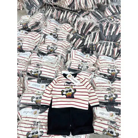 Set áo thun cotton dài tay LUCKY kẻ ngang + quần nhung gân ống rộng phong cách Hàn cho bé trai 7–24kg