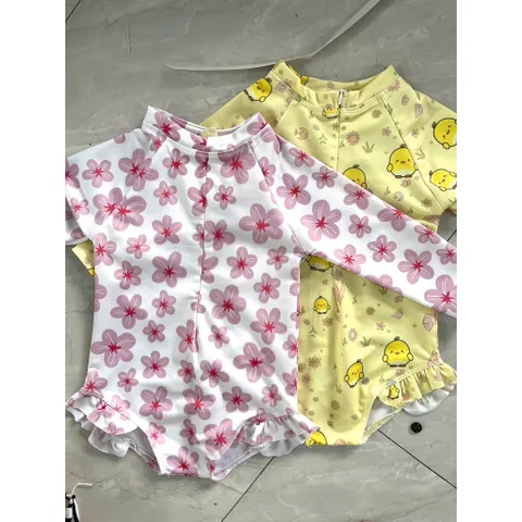 Bikini cho bé gái, set đồ bơi liền thân dài tay hoạ tiết hoa và gà con chất su dày dặn cho bé 9-26kg