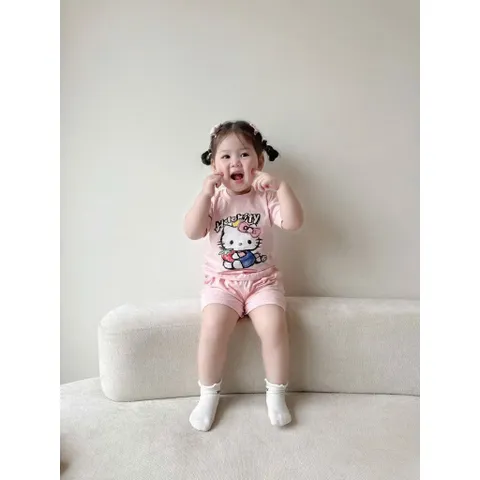 Quần áo bé gái, set bộ cộc tay cotton hoạ tiết Hello Kitty và Barbie cho bé 9-26kg