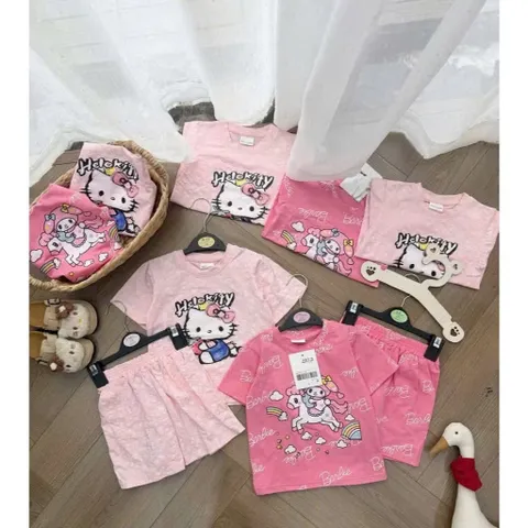 Quần áo bé gái, set bộ cộc tay cotton hoạ tiết Hello Kitty và Barbie cho bé 9-26kg
