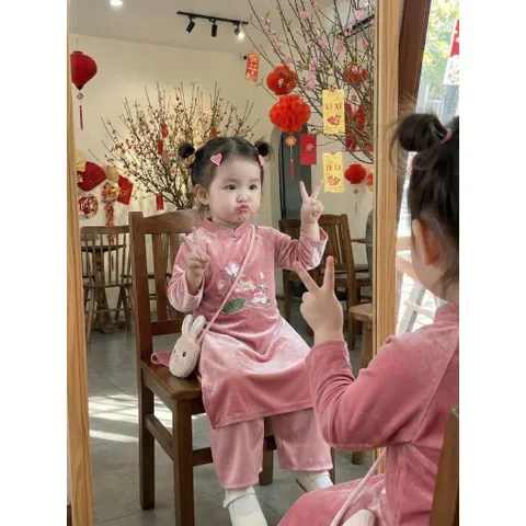 Áo dài cách tân cho bé gái, set 3ct áo nhung mềm thêu đoá sen kèm quần lụa và túi vải cho bé 10-30kg