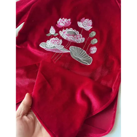 Áo dài cách tân cho bé gái, set 3ct áo nhung mềm thêu đoá sen kèm quần lụa và túi vải cho bé 10-30kg