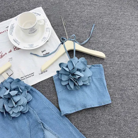 Váy cho bé gái, set áo cổ yếm kèm chân váy jean dáng dài chất Jean mềm gắn tag hoa cho bé 10-35kg