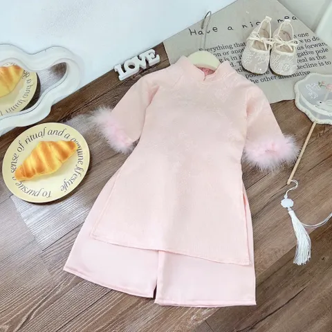 Áo dài cách tân cho bé, set áo dài gấm hoạ tiết dệt chìm ống tay phối lông kèm quần lụa cho bé gái 8-30kg
