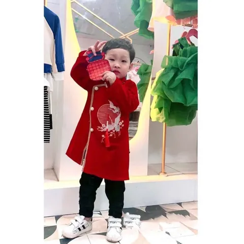 Áo dài cách tân cho bé, set cặp áo dài nhung phối viền ánh vành thêu họa tiết chim én cho bé trai và bé gái 8-30kg