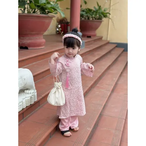 Áo dài cách tân cho bé gái, set 3ct: áo dài lụa vân hoa cúc tone hồng kèm quần và bờm cho bé 9-27kg