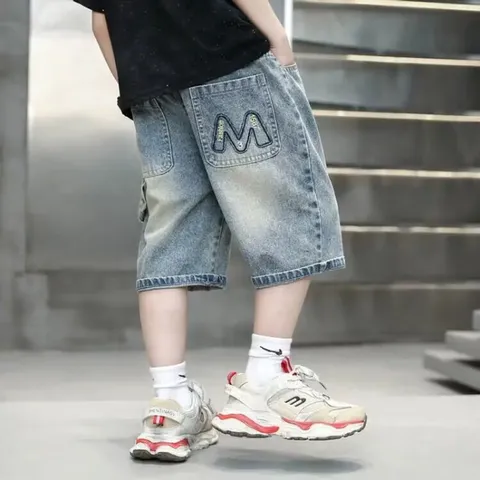 Quần đùi bé trai, quần short jean thêu chữ M cho bé 18-50kg