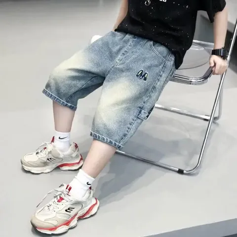 Quần đùi bé trai, quần short jean thêu chữ M cho bé 18-50kg