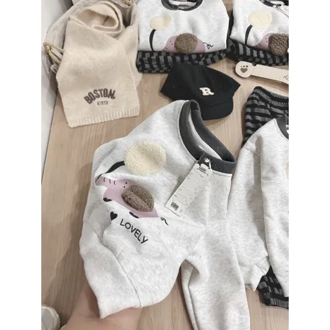 Quần áo thu đông bé trai, set bộ áo nỉ 2 da cao cấp thêu đắp hình chú voi kèm quàn zip kẻ dày dặn cho bé từ 9-26kg