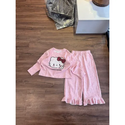 Loại 1  Quần áo thu đông bé gái, set bộ len thỏ họa tiết Hello Kitty cho bé từ 13–40kg