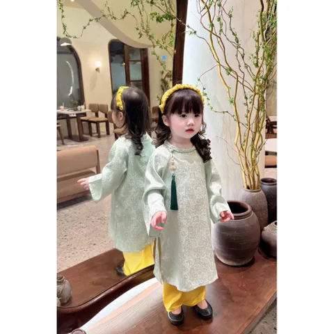 LOẠI 1- Áo dài cách tân cho bé gái, set 3ct áo dài cách tân lụa hoa cúc xanh mint quần vàng kèm bờm cho bé 7-27kg