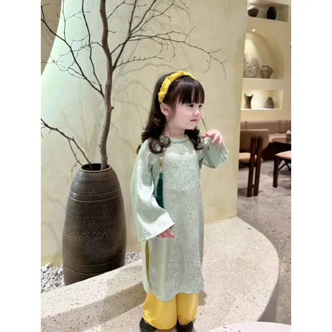 LOẠI 1- Áo dài cách tân cho bé gái, set 3ct áo dài cách tân lụa hoa cúc xanh mint quần vàng kèm bờm cho bé 7-27kg