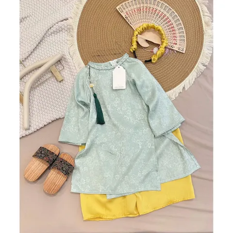 LOẠI 1- Áo dài cách tân cho bé gái, set 3ct áo dài cách tân lụa hoa cúc xanh mint quần vàng kèm bờm cho bé 7-27kg